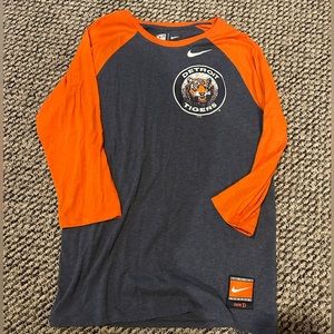 Men’s Nike quarter sleeve shirt